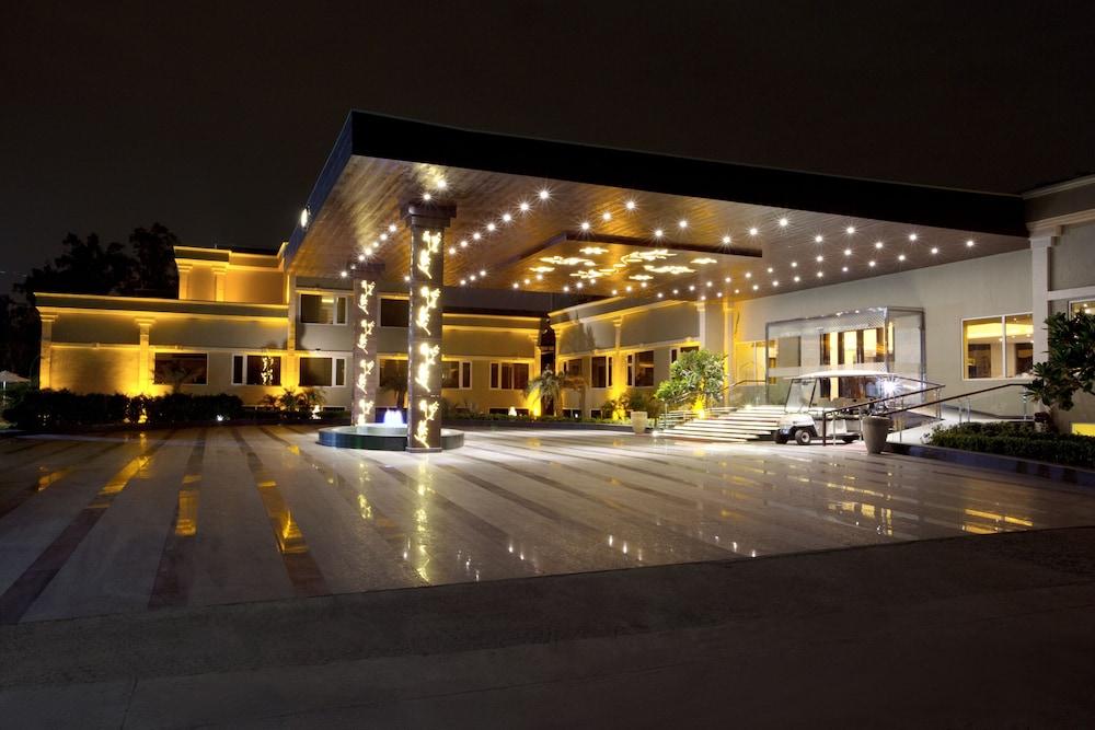 Atrio By Devam Hotel Gurgaon Exterior photo