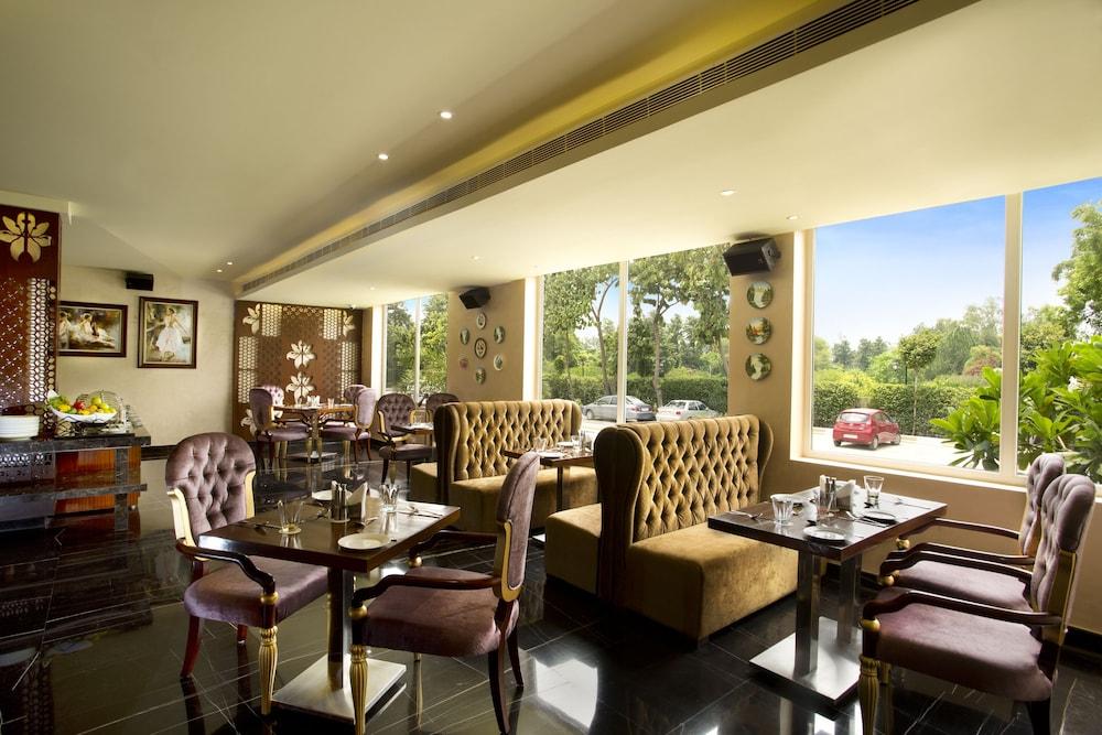 Atrio By Devam Hotel Gurgaon Exterior photo